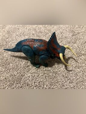 Jurassic World Blue and Brown nasutoceratops Action Figure Toy